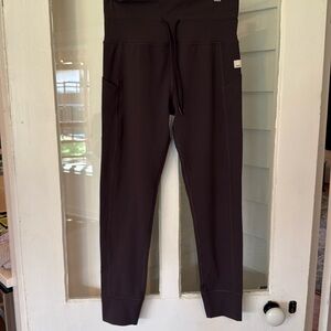 Vuori Daily Legging - SOLD OUT Raisin - Medium